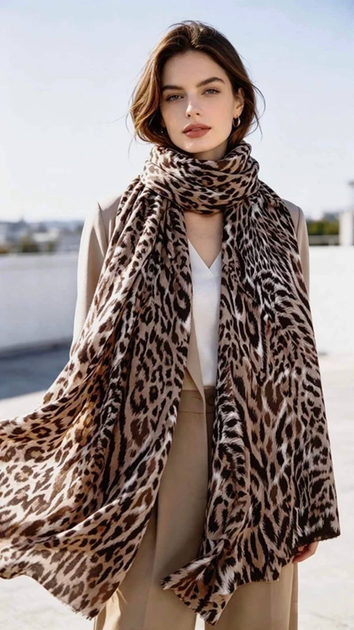 Damenschal mit Leopardenmuster – Kamel