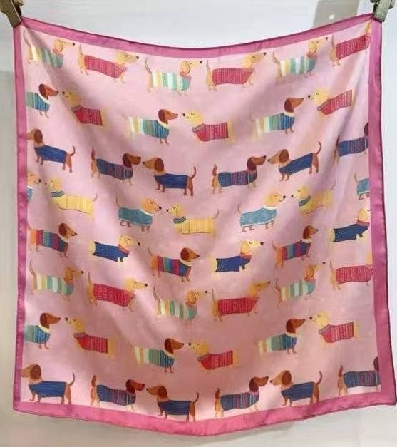 Foulard Dackel Rosa 70 × 70 cm – Halstuch mit Seidengefühl