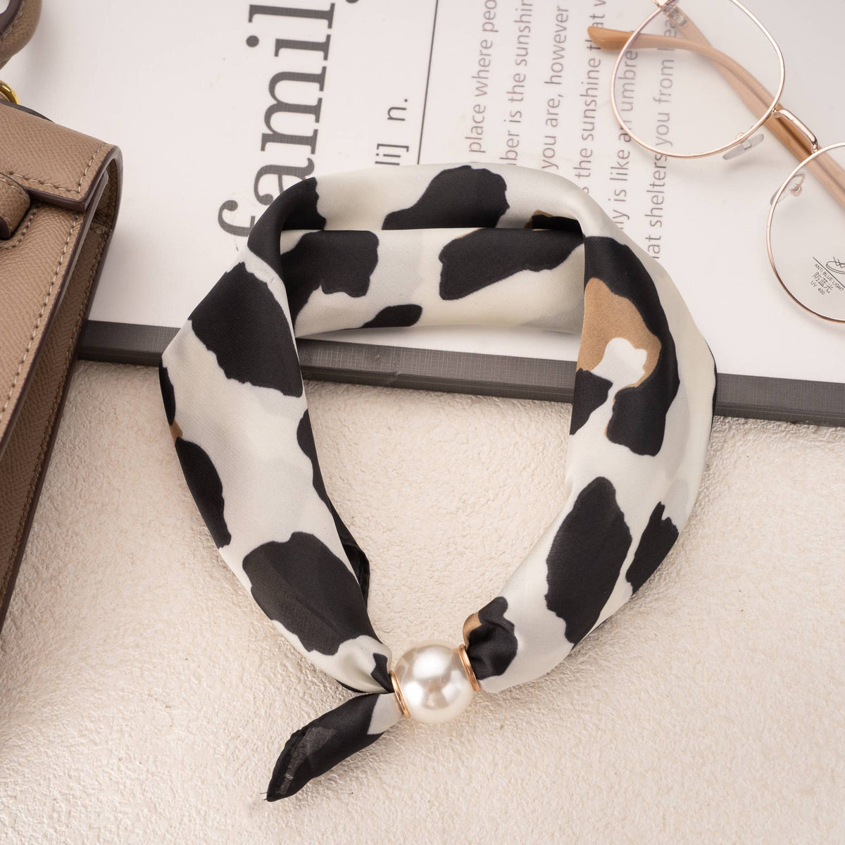 Halstuch mit Magnetperle – Kuhfleck Creme/Schwarz