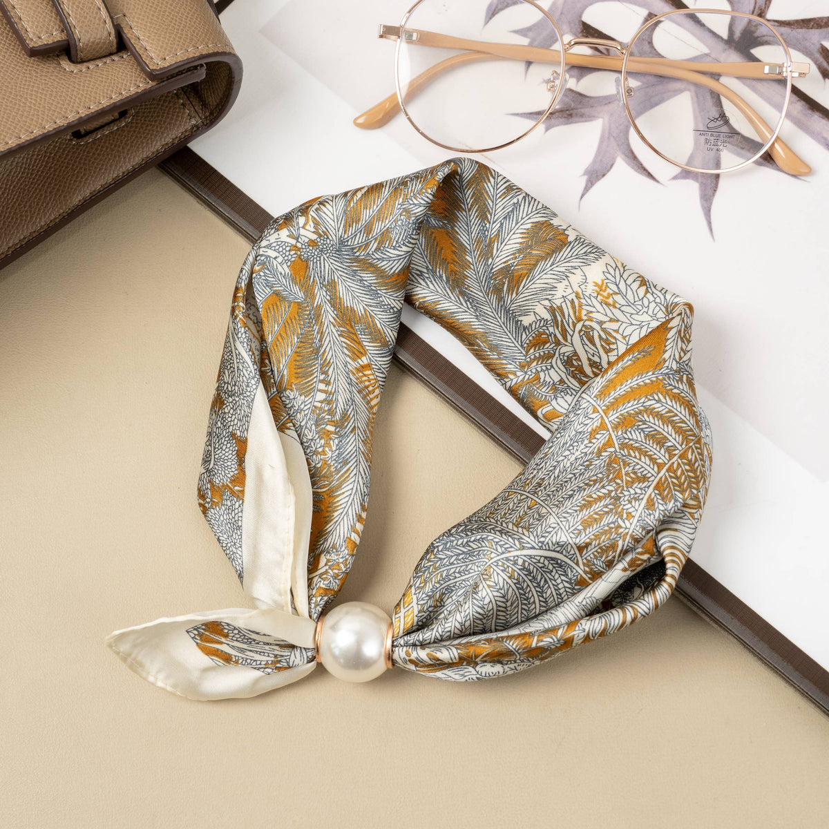 Halstuch mit Magnetperle – Botanik Gold