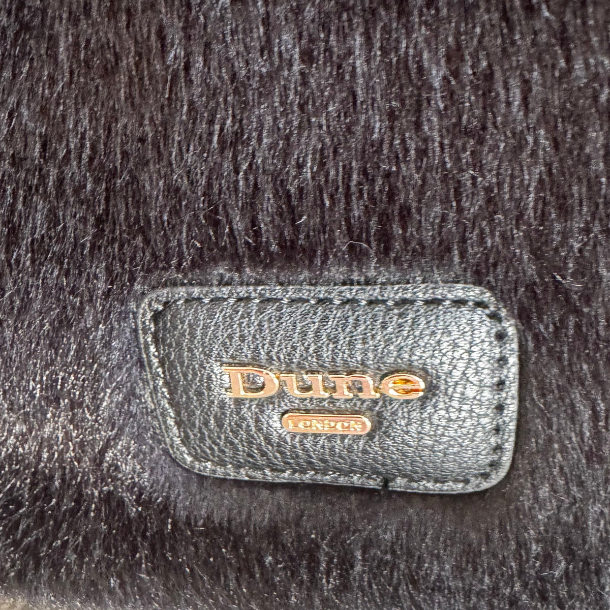 Dune London Shopper in Kunstfell-Optik mit separatem Etui