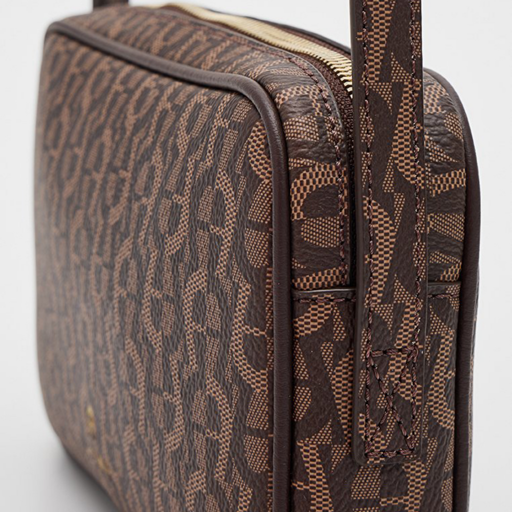 AIGNER Logo Crossover Camera Bag – Fango / Braun