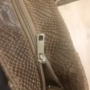 LOLA Leder Handtasche Python-Prägung – Elegante Damen Crossbody Bag